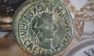 As Monedas ibéricas acuñaciones Imperiales. Leyenda latina CALAGURRIS IULIA. Reinado de Tiberio 14 a 36 d.C. Calahorra
