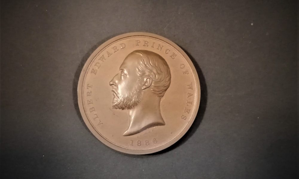 Medalla Exposición Colonial e India Londres 1886. Busto del Príncipe de Gales